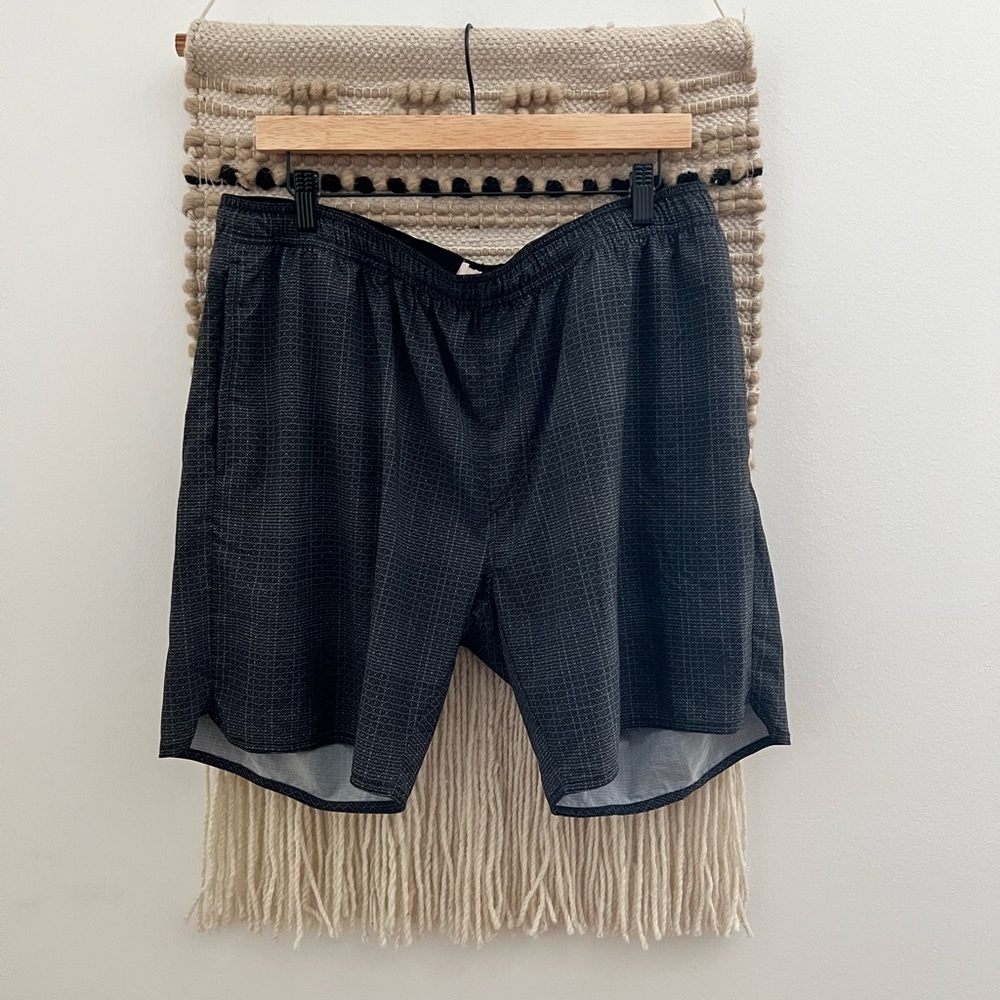 Travis Matthew Men's Black Patterned Shorts
